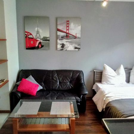 Apartamenty Krzywe Okna Зелена Гура Екстер'єр фото