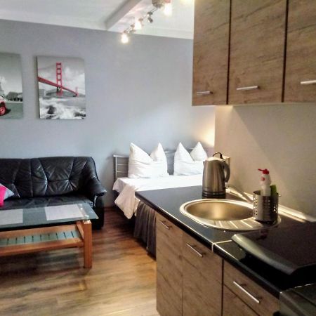 Apartamenty Krzywe Okna Зелена Гура Екстер'єр фото
