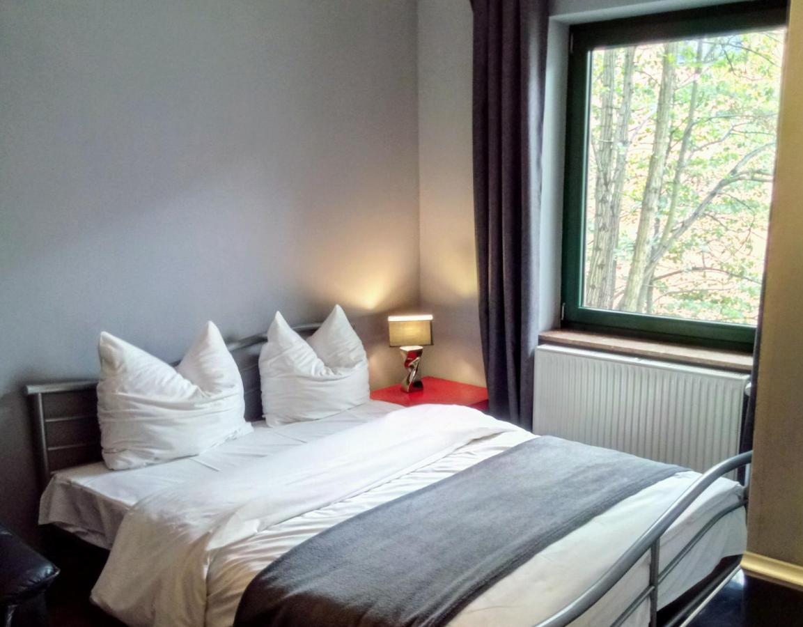 Apartamenty Krzywe Okna Зелена Гура Екстер'єр фото